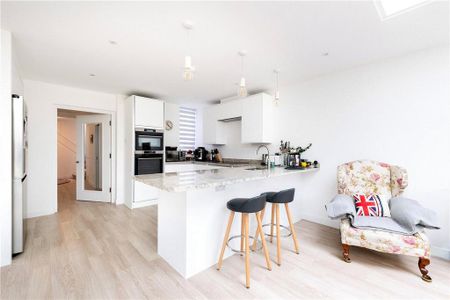 3 bedroom detached house to rent - Photo 5