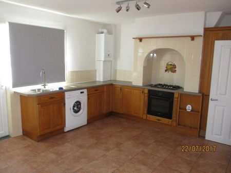 3 bedroom terraced house to rent - Photo 5
