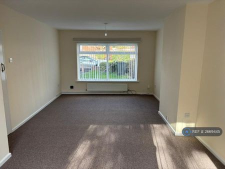 3 bedroom semi-detached house to rent - Photo 2