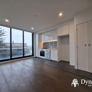 Modern One-Bedroom Apartment in the Heart of Footscray - Photo 2