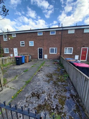 2 Bed Terraced House, Dixon Avenue, M7 - Photo 2