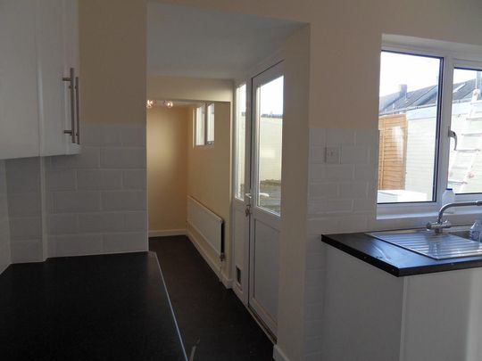3 bedroom terraced house to rent - Photo 1