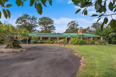 Spacious Acreage Living with Endless Potential 140-152 Springacre Rd, Thornlands - Photo 2