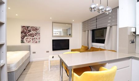 Gardner Close, Wanstead, London E11 - Photo 4