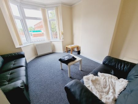 5 Bed Student Accommodation - Photo 2