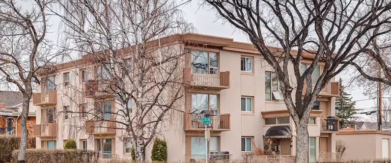 Bachelor Unit Brand New Renovation in Crescent Heights | 1303 1 ST N.E, Calgary - Photo 1