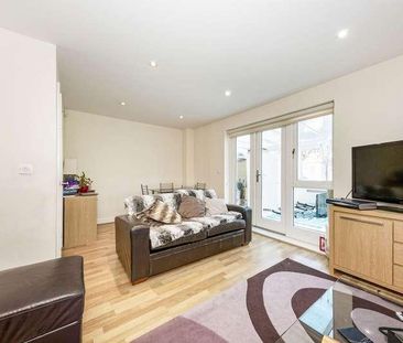 Austin Way, Bracknell, RG12 - Photo 1