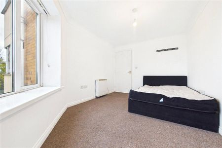 3 bedroom apartment to rent - Photo 4