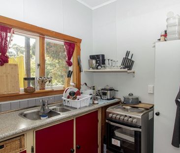 Charming 1 BDR Bluff Hill Flat with Seaviews - Photo 3