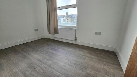 6 bedroom terraced house to rent - Photo 3