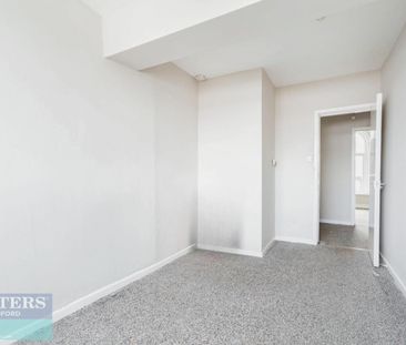2 bedroom Flat To Let - Photo 3