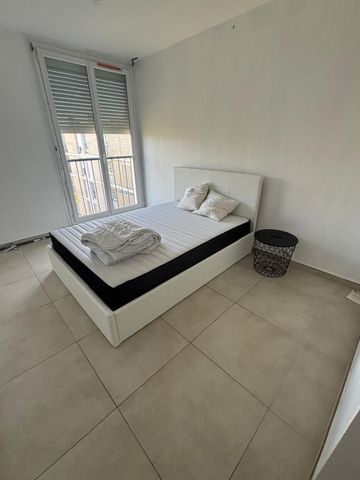 Location Appartement 4 pièces 73m² MARIGNANE 13700 - Photo 3