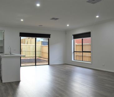 LUXURIOUS FAMILY HOME!!! - Photo 2