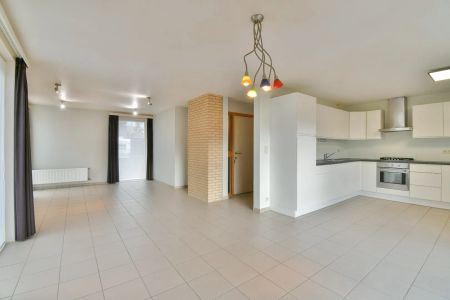 Halfopen gezinswoning met drie slaapkamers - Photo 2