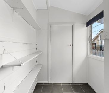 Spacious Two Bedroom Home in Prime Essendon Pocket - Photo 5