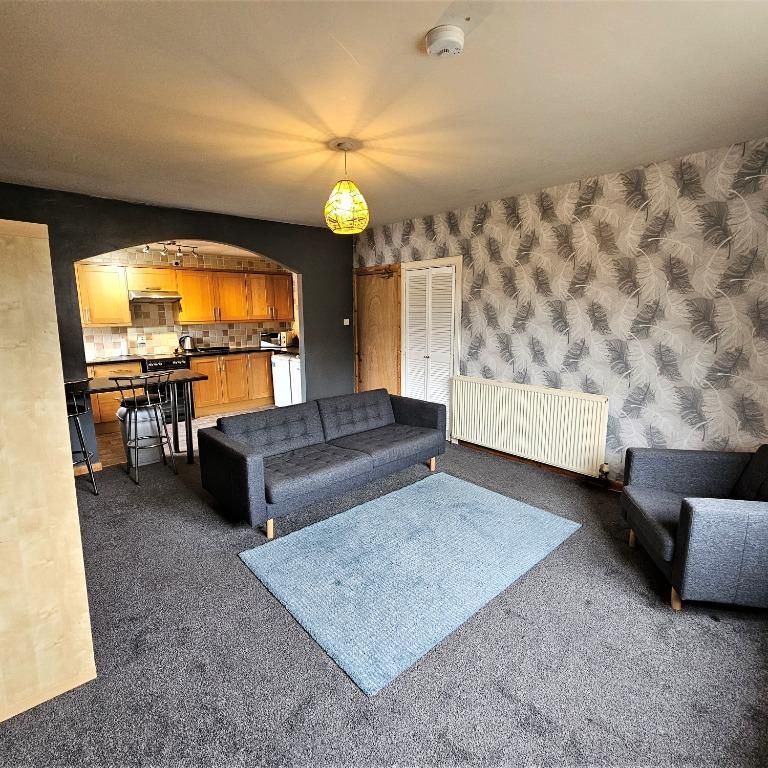 3 bedroom flat to rent - Photo 1