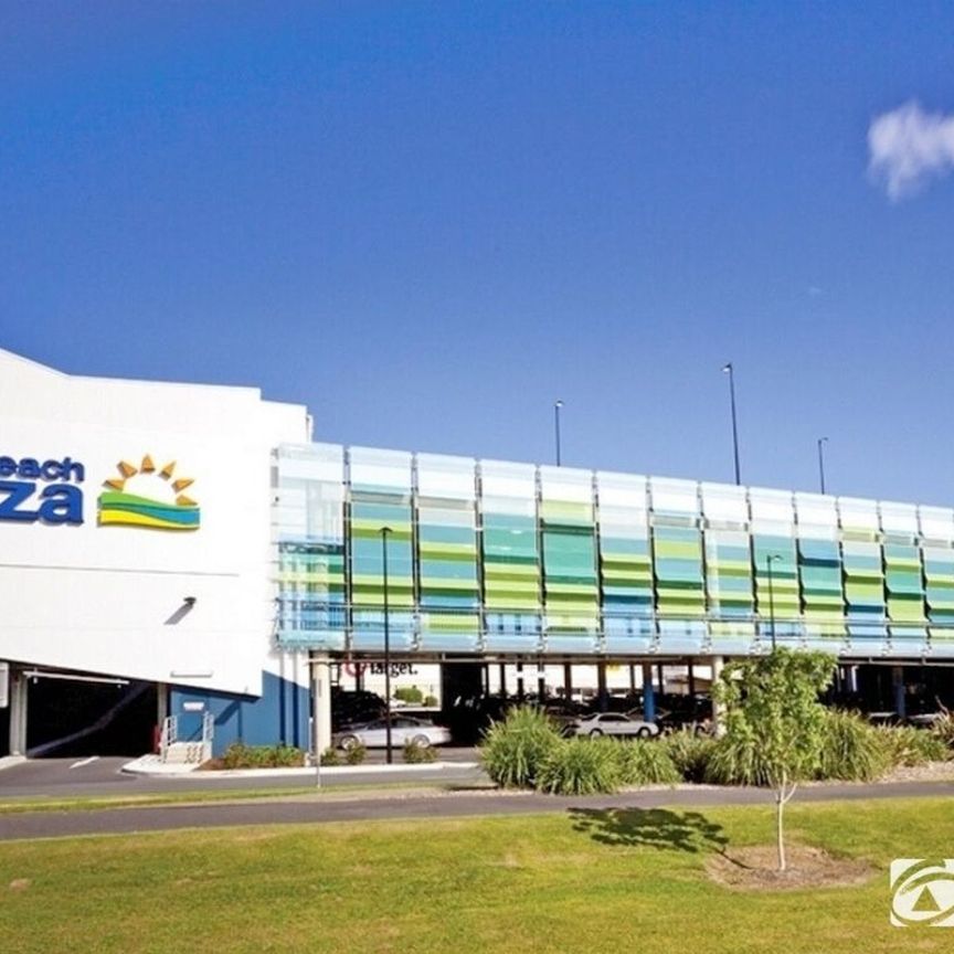 Dual occupancy granny flat across from Park Beach - Photo 1