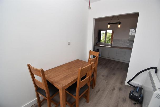 4 bedroom flat to rent - Photo 1