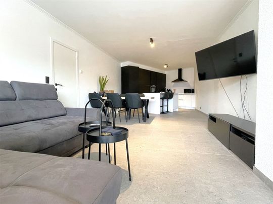 Compleet gerenoveerd appartement met garage nabij cetrum. - Photo 1