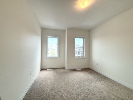 For Lease - 132 PORT Crescent, Welland, Ontario - Photo 2