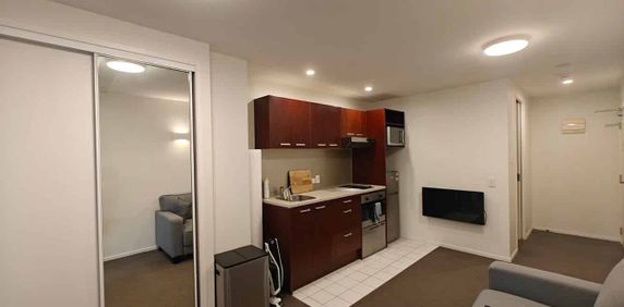 Cosy Furnished Studio with Sky Tower Views - Photo 2