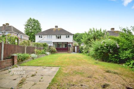 3 bedroom semi-detached house to rent - Photo 3