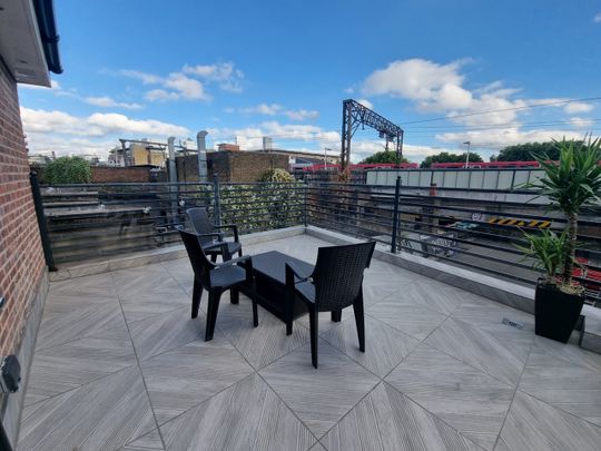 Studio Flat, Commercial Road, E14 - Photo 1