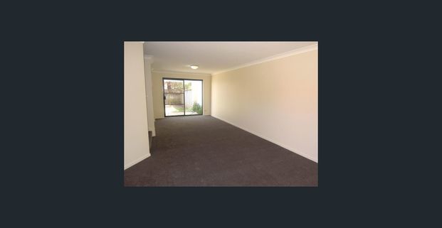 WELL MAINTAINED 2 BEDROOM TOWNHOUSE - Photo 1