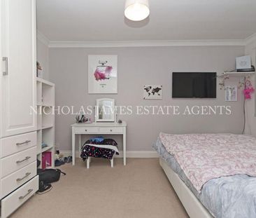 4 bedroom semi-detached house to rent - Photo 6