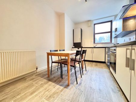 2 bedroom flat to rent - Photo 2