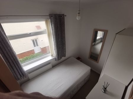 Room in a Shared House, Primley Park Lane, LS17 - Photo 3