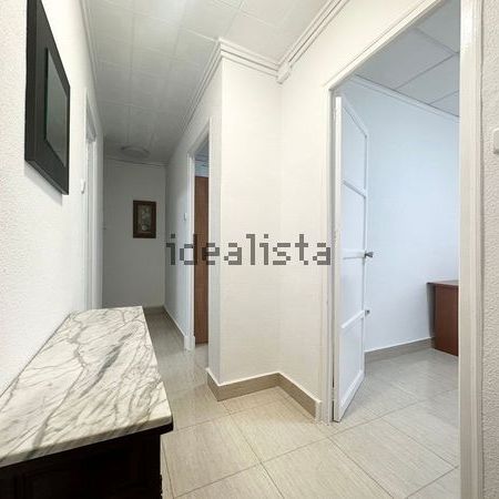 Alquiler de piso en Calle Ángel Bruna - Photo 1