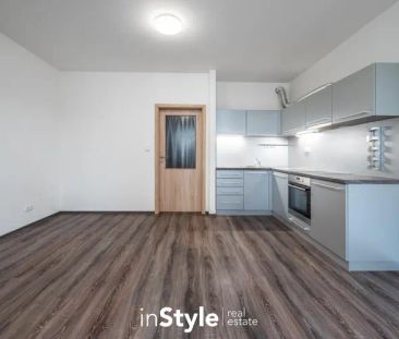 Pronájem bytu 1+kk s balkonem i sklepem, ulice Pastýrna, Uherské Hr... - Photo 1