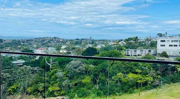 Modern 2BR Apt with Balcony & AC - Photo 1