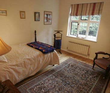 4 bedroom semi-detached house to rent - Photo 3