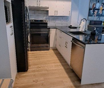 CONDO HAUTE GAMME 41/2 (CESSATION BAIL) - Photo 1