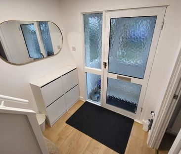 Newly Refurbished Cosy Home - Ensuite Rooms - high standard Room 1 - Photo 6