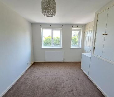 2 bedroom end of terrace house to rent - Photo 4