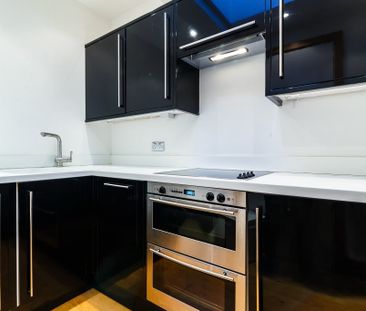 2 Bed Penthouse, Basing Place, E2 - Photo 1