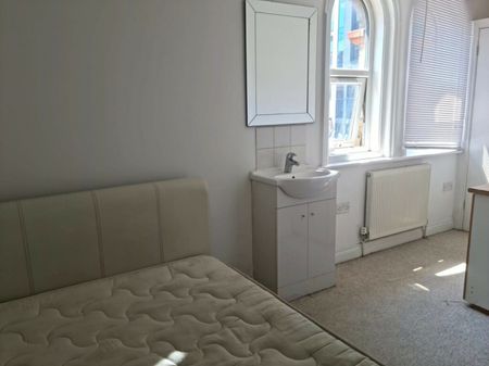 ROOM AVIALABLE IN SHARED HOUSE CENTRAL LANSDOWNE - Photo 4