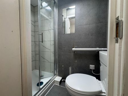 Clare Road, Hounslow TW4, London - Photo 3