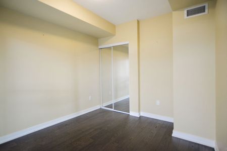 For Lease - 1 Yorkville Avenue Unit# 4009, Toronto, Ontario - Photo 2