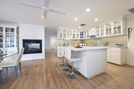 Renovated Four Bedroom Home with Pool - Photo 5