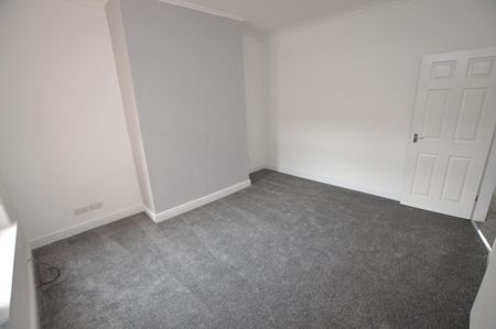 3 Bedroom Terraced House - Photo 3
