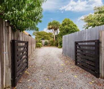 Pet friendly family home with a great vegetable garden! - Photo 1