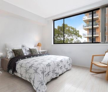 Contemporary One Bedroom with Timber Floors throughout - Photo 3