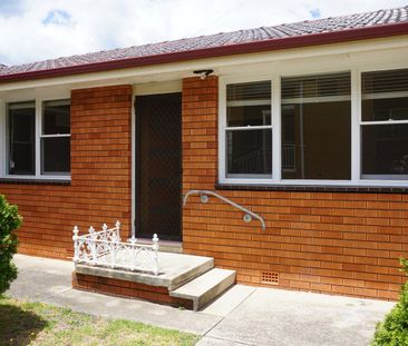 Ground floor unit in walking distance to the Beach - Photo 3