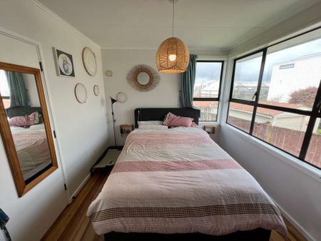 Spacious Mount Wellington Home - Photo 5