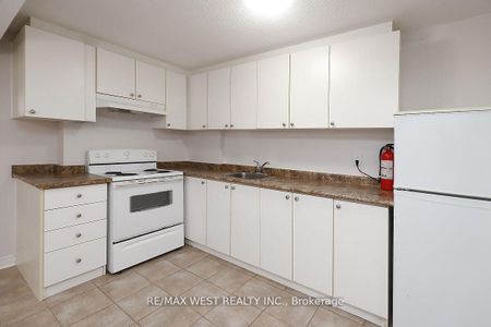 For Lease - 5453 Festival Drive Unit# Bsmt, Mississauga, Ontario - Photo 5