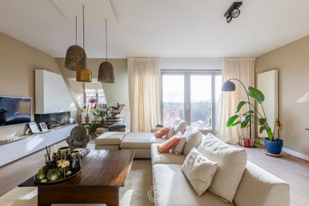 Ruim 219 m² en stijlvol duplex appartement met zonovergoten terrassen - Photo 5